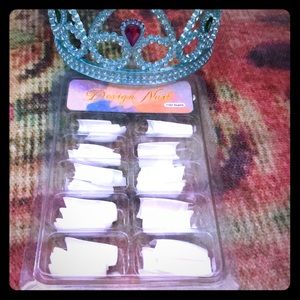 100 white fake nails💅🏼